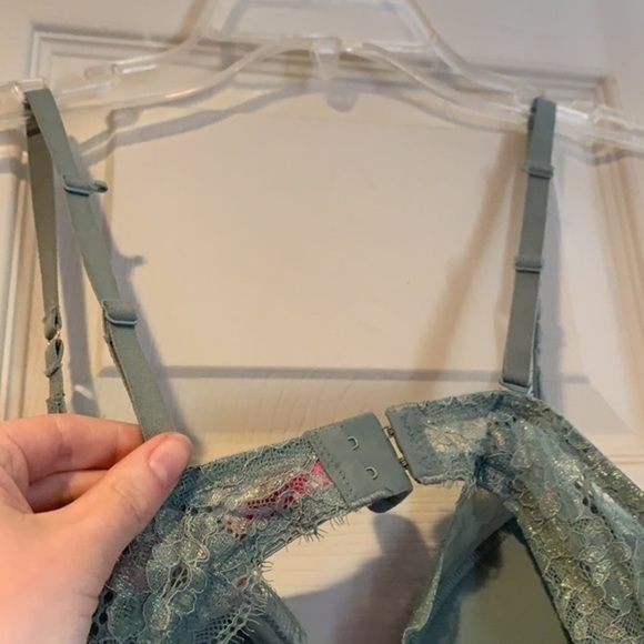 NWOT NEVER WORN Sexy V-Plunge Bra - Picture 7 of 10